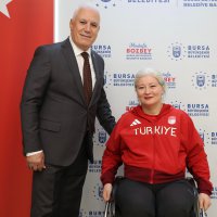 Şampiyon sporculardan Başkan Bozbey’e ziyaret 