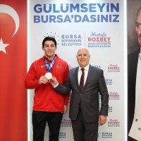 Şampiyon sporculardan Başkan Bozbey’e ziyaret 