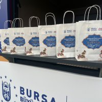 Büyükşehir Belediyesi, iftara yetişemeyenlerin yanında 