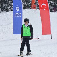Uludağ’da öğrencilerin kayak heyecanı 
