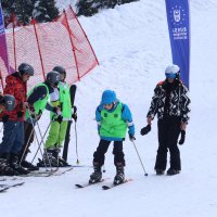Uludağ’da öğrencilerin kayak heyecanı 