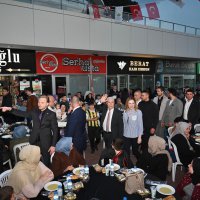Büyükşehir, iftar sofralarını Demirtaş’ta kurdu 