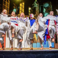 Bursa Şehir Tiyatrosu’nun ‘Kısa Süren Saltanat’ oyununa tam not 