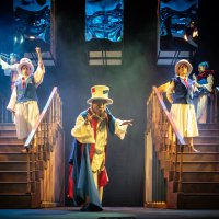 Bursa Şehir Tiyatrosu’nun ‘Kısa Süren Saltanat’ oyununa tam not 