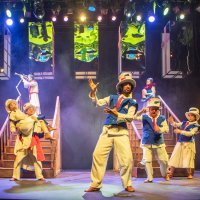 Bursa Şehir Tiyatrosu’nun ‘Kısa Süren Saltanat’ oyununa tam not 