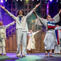 Bursa Şehir Tiyatrosu’nun ‘Kısa Süren Saltanat’ oyununa tam not 