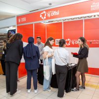 Bursa Büyükşehir, kariyer yolculuğunda gençlerin yanında 