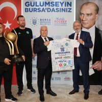 Şampiyon sporculardan Başkan Bozbey’e ziyaret 