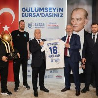 Şampiyon sporculardan Başkan Bozbey’e ziyaret 