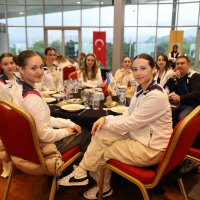 Başkan Bozbey, kardeş kentlerden gelen sporcularla buluştu 