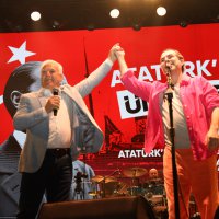 Bursa’da 19 Mayıs coşkusu ‘Mor ve Ötesi’ ile zirve yaptı 