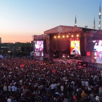 Bursa’da 19 Mayıs coşkusu ‘Mor ve Ötesi’ ile zirve yaptı 