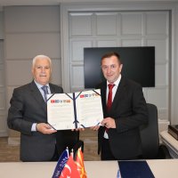 Büyükşehir’den Studeniçani Belediyesi’ne çöp kamyonu desteği 