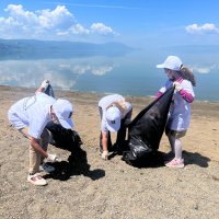 Minik gönüllülerden İznik’te sahil temizliği 