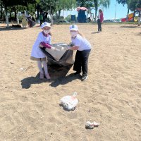 Minik gönüllülerden İznik’te sahil temizliği 