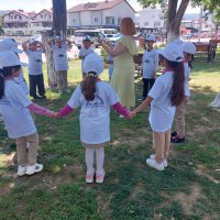 Minik gönüllülerden İznik’te sahil temizliği 