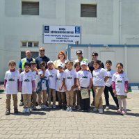 Minik gönüllülerden İznik’te sahil temizliği 