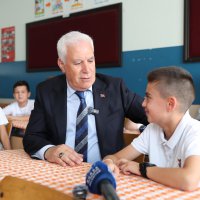 Başkan Bozbey, öğrencilerin karne sevincine ortak oldu 