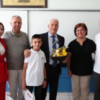 Başkan Bozbey, öğrencilerin karne sevincine ortak oldu 