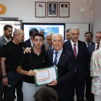 Başkan Bozbey, öğrencilerin karne sevincine ortak oldu 