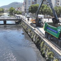 Büyükşehir’den Karsak Deresi’nde kapsamlı temizlik 