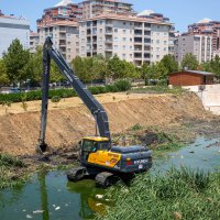 Büyükşehir’den Ayvalı Dere’de temizlik ve ıslah çalışması 