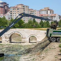 Büyükşehir’den Ayvalı Dere’de temizlik ve ıslah çalışması 