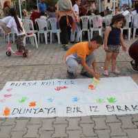 Çocukları gülümsetiyor, yaraları birlikte sarıyoruz 