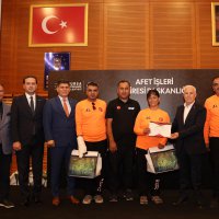 Başkan Bozbey’den alev savaşçılarına teşekkür 