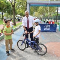 Çocuklar, bisikletle hem eğlendi hem öğrendi 
