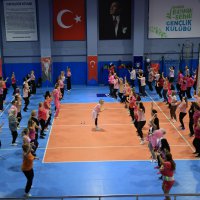 Büyükşehir, kadınları sporla buluşturuyor 