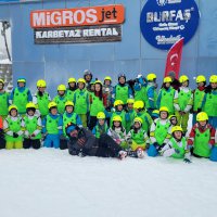 Büyükşehir’le öğrencilerin kayak keyfi 