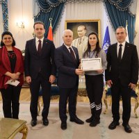 Örnek güvenlik görevlisine Başkan Bozbey’den tebrik 