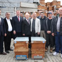 Büyükşehir'den arıcılara kovan desteği 