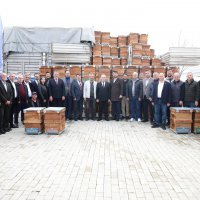 Büyükşehir'den arıcılara kovan desteği 