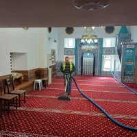 Balkanlardaki camilerde Ramazan temizliği 