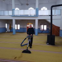 Balkanlardaki camilerde Ramazan temizliği 