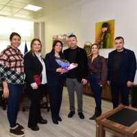 Büyükşehir'den kadın çalışanlara çiçek jesti 
