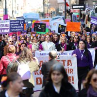 Kadınlar 8 Mart'ta eşitlik ve dayanışma için yürüdü 