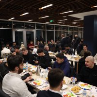 Başkan Mustafa Bozbey, gençlere sahur yaptı 