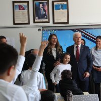Arkadaşlarına söz verdi, Başkan Bozbey’i sınıfa getirdi 