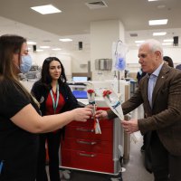 Başkan Bozbey'den sağlık çalışanlarına ziyaret 