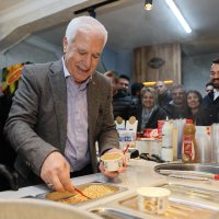 Tahanlı pide ve çaylar Başkan Bozbey'den 