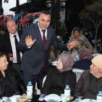 Başkan Bozbey kendi mahallesinde komşularıyla iftar yaptı 