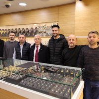 Başkan Bozbey çarşı esnafıyla bayramlaştı 