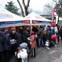 Başkan Bozbey çarşı esnafıyla bayramlaştı 