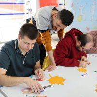 Aynı gökyüzü altında gülümsediler 
