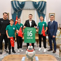 23 Nisan’da başkanlık koltuğu çocukların oldu 