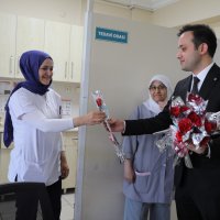 Hemşireler Günü'nde sağlık emekçilerine anlamlı ziyaret 