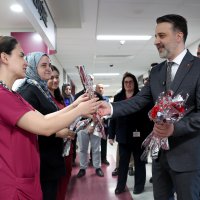 Hemşireler Günü'nde sağlık emekçilerine anlamlı ziyaret 